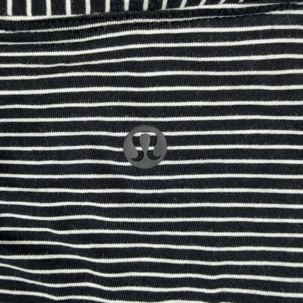 Lululemon Shirt Womens Medium Black Stripe Long Sleeve Yoga Athletic Relaxed Top